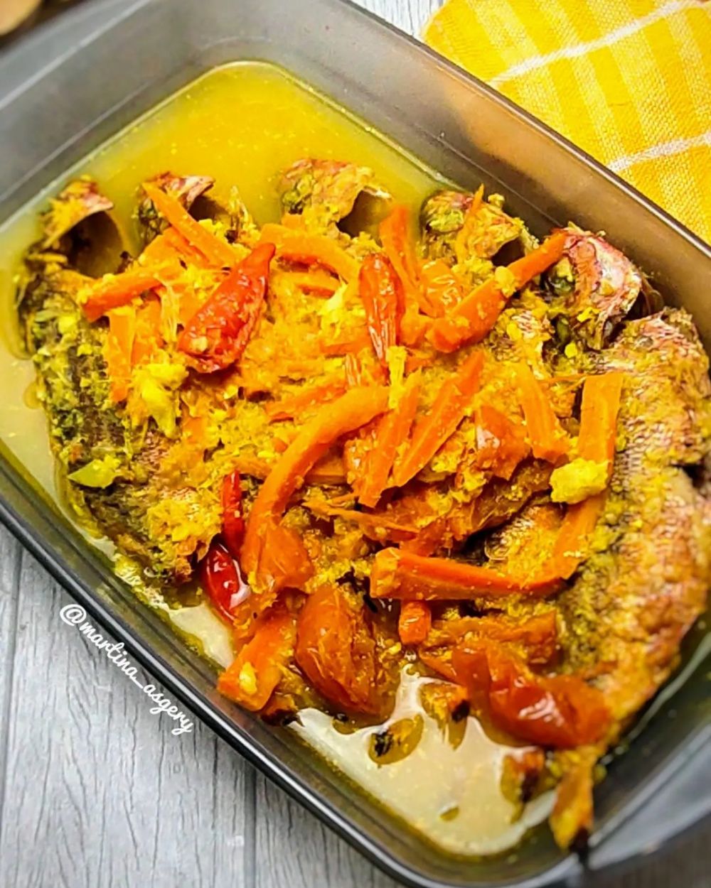 Kuah Ikan Kuini: Sensasi Rasa Asam Manis yang Menggugah Selera